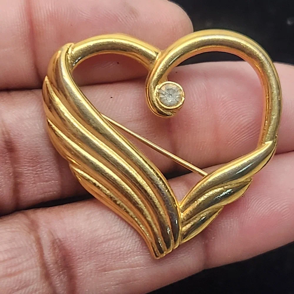 Vintage JJ Jonette Jewelry Gold Tone Winged Heart Rhinestone Brooch Pin